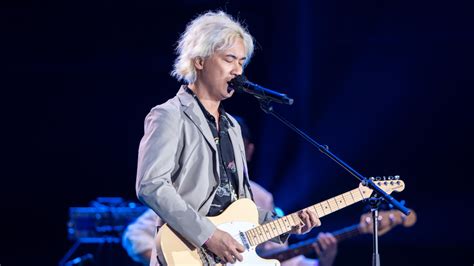 Ein Abend mit Ely Buendia: Wie der philippinische Rockstar den Berliner Mauerpark zum Beben brachte!